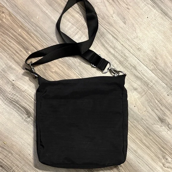 Baggallini Black Crossbody Bag - Picture 5 of 11